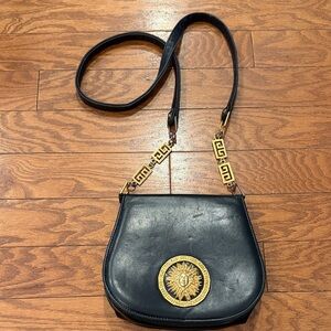 Vintage Unbranded Black Leather Shoulder Bag with Gold Accents- Medusa